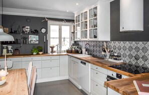 Réfrigérateur, lave-vaisselle, cafetière/bouilloire