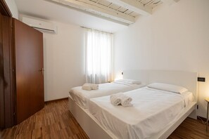 2 bedrooms, bed sheets