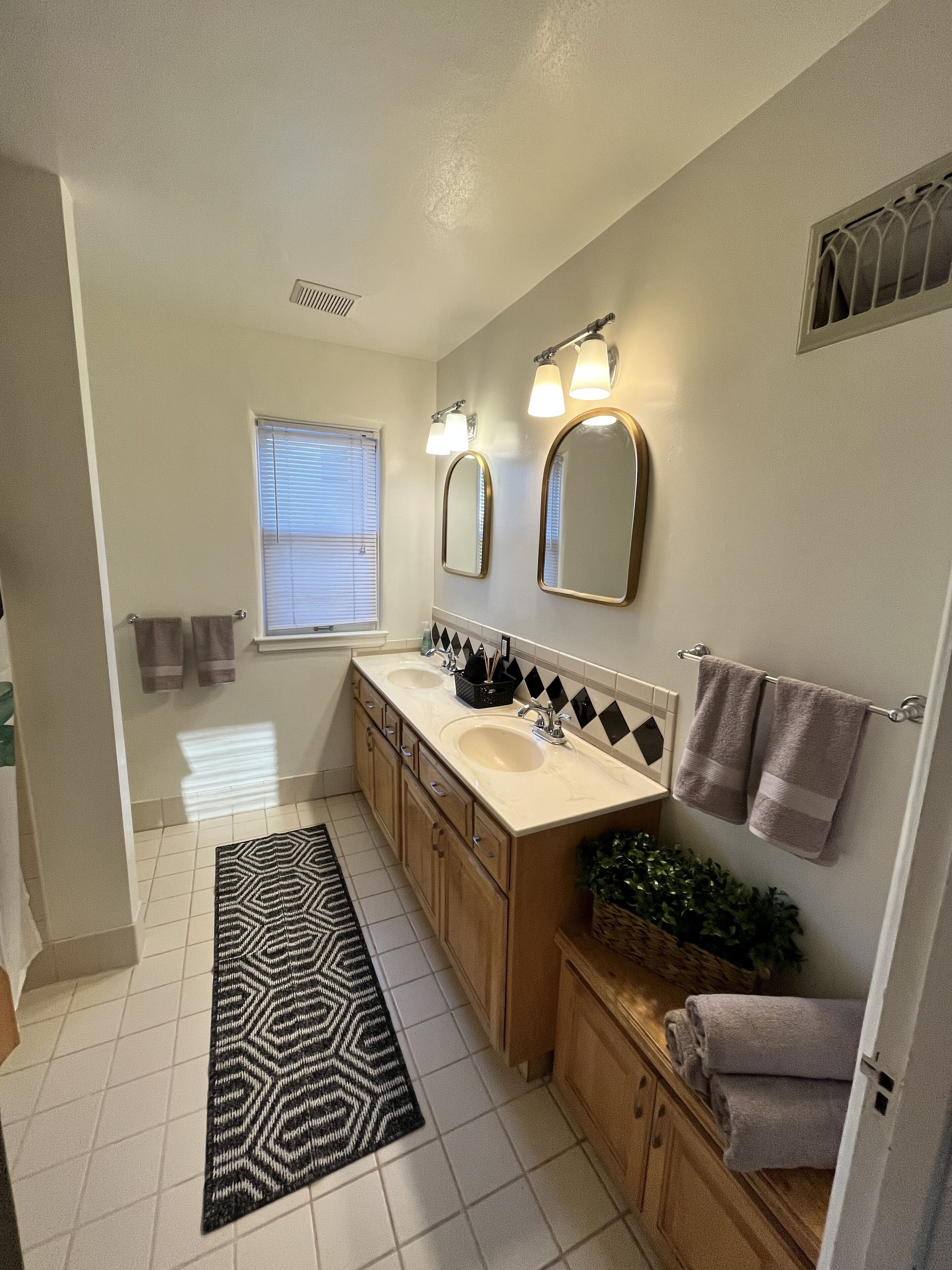 Brick Home - Mckennan Park and Avera Mckennan adjacent