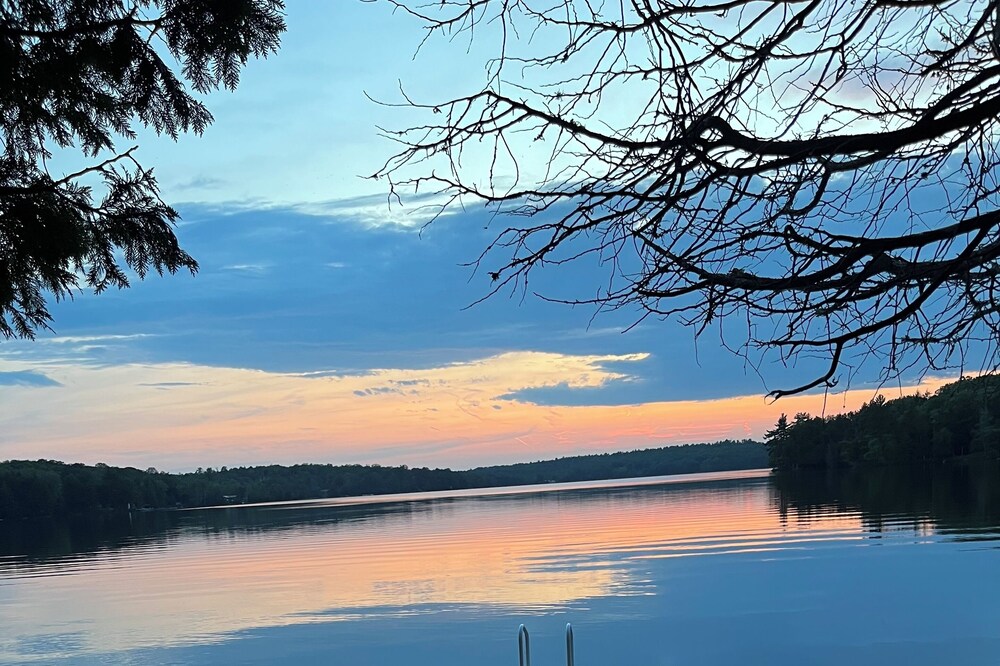 Zen 2 Bedroom Private Getaway Steps to Secluded Lake.