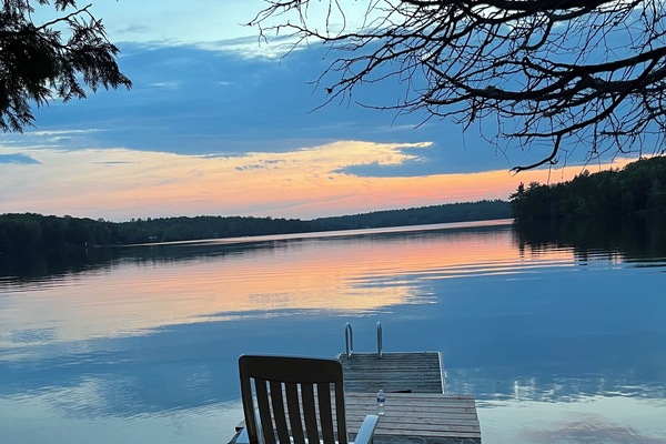 Get away! , peace, and tranquility
Private Dock. Lakefront property.