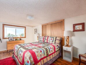 2 bedrooms, iron/ironing board, travel cot, free WiFi