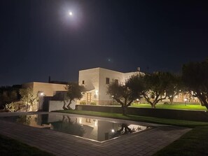 Seasonal outdoor pool, pool umbrellas, sun loungers - B&B Villa Maggi (Locorotondo)
