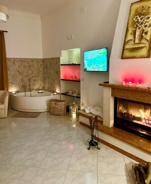 Romantic Room | Down comforters, memory foam beds, minibar, in-room safe - B&B Villa Maggi (Locorotondo)