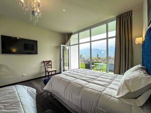 Chambre supérieure double pour 1 personne, 2 lits doubles, balcon, vue sur la montagne | Literie de qualité, couette en duvet, minibar, ameublement unique