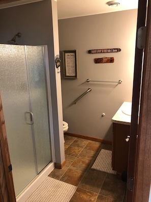 Shower, hair dryer, towels, soap - The Noquebay Hideaway (Wausaukee)