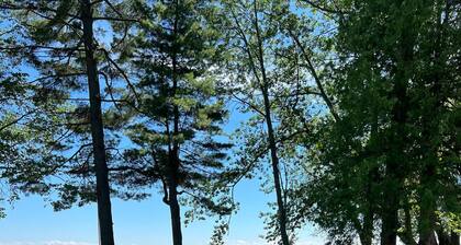 The Noquebay Hideaway