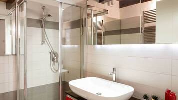 Asciugacapelli, bidet, carta igienica