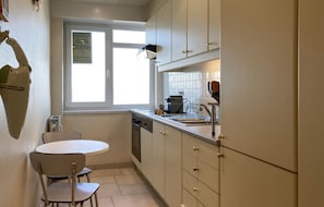 Réfrigérateur, four, plaque de cuisson, lave-vaisselle