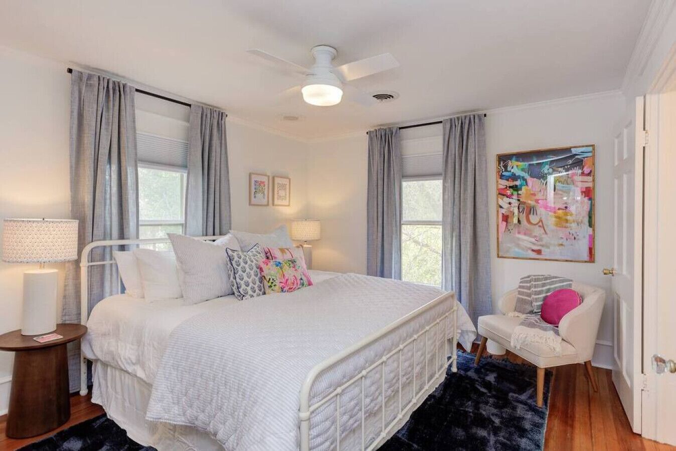 3 bedrooms, desk, iron/ironing board, internet