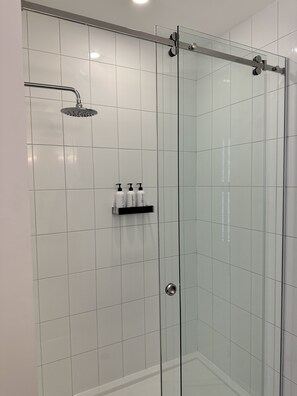 Towels, soap, shampoo, toilet paper - The Stay Lounge (Ottawa)