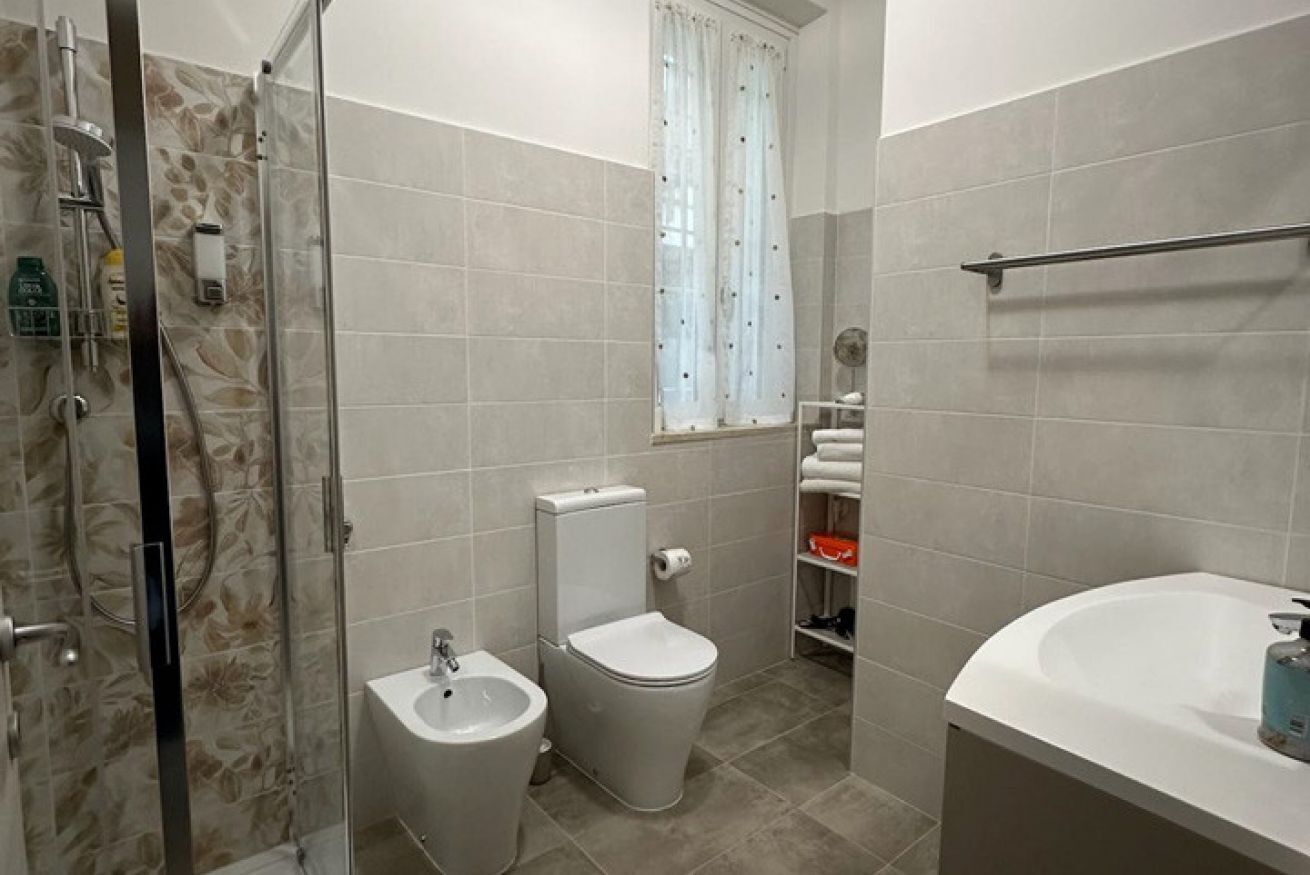 Doccia, asciugacapelli, bidet, asciugamani