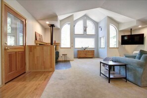 Télévision, cheminée