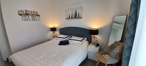 2 bedrooms, free WiFi - NEPITA- Feet in the water-sea view-climate-wi-fi (SOLENZARA)