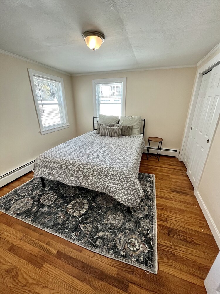 NEW in Narragansett 1 block to Narrow River! Narragansett Vrbo