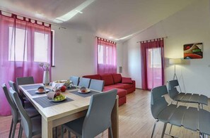 Dining - Villa with swimming pool with hydromassage (Pula)
