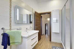 Bathroom - Villa with swimming pool with hydromassage (Pula)
