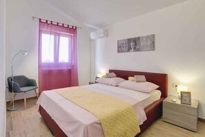 7 bedrooms, WiFi - Villa with swimming pool with hydromassage (Pula)
