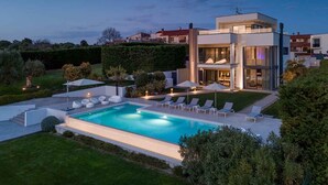 Pool - Villa with pool and wine cellar (Pula)
