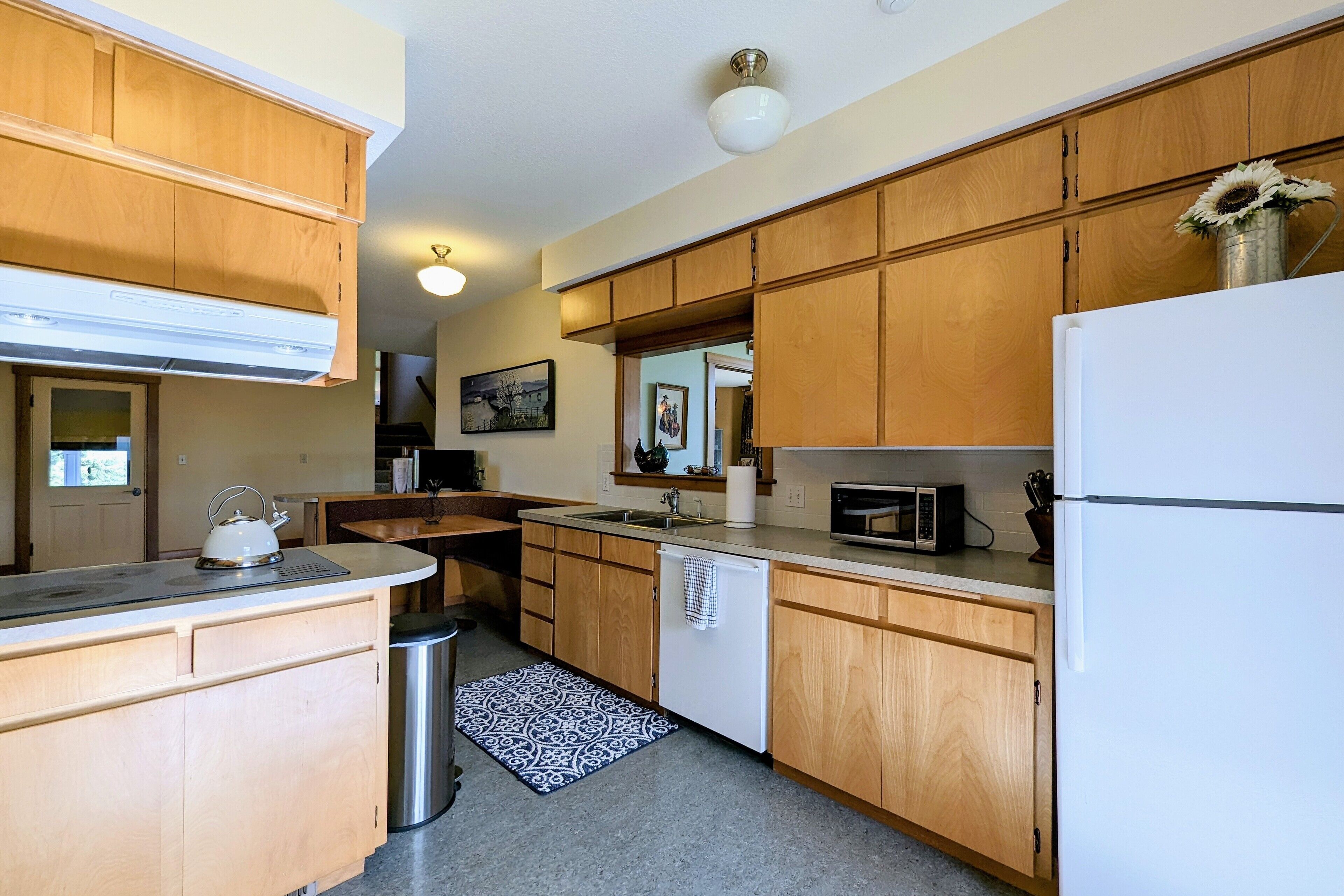 Bell Road Farmhouse - Surrounded by Chehalem Estate Vineyard!