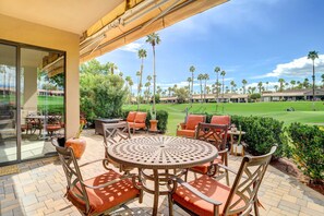 Outdoor dining - FULL Palm Valley CC Access: Luxe Gem w/ Epic Views (Palm Desert)