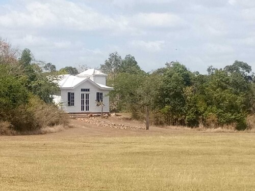 Cozy Cabin at the Steppes Estate - 20 mins from the beach