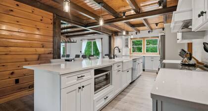 Have it All, Heated Pool, Hot Tub & Secluded Lake!
