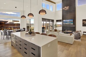 المنشأة من الداخل