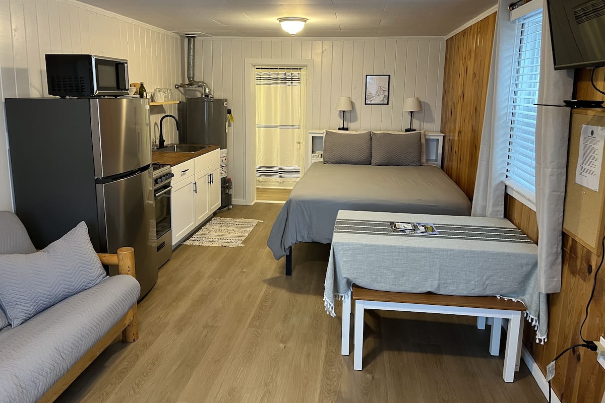 Cabane Deluxe | Couette en duvet d'oie, Wi-Fi gratuit, draps fournis