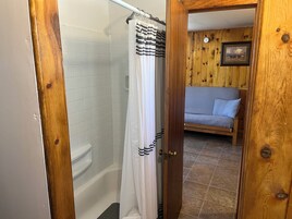 Family Cabin | Bathroom | Towels, soap, shampoo, toilet paper