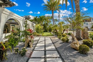 المنطقة المحيطة بالمنشأة