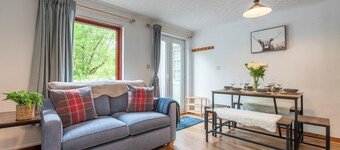 Stylish Garden Flat Near Loch Ness, ideal for families and groups