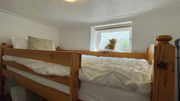 2 Schlafzimmer, Schreibtisch, Bügeleisen/Bügelbrett, Reisekinderbett