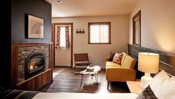 Deluxe Studio | Free WiFi, bed sheets