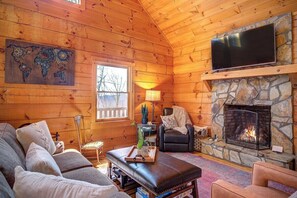 TV - Jacuzzi / Views of Grandfather Mountain / Secluded (Seven Devils)