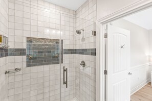 Shower, hair dryer, towels, soap - Something in the Orange/One mile to Seawall & Strand (Galveston)