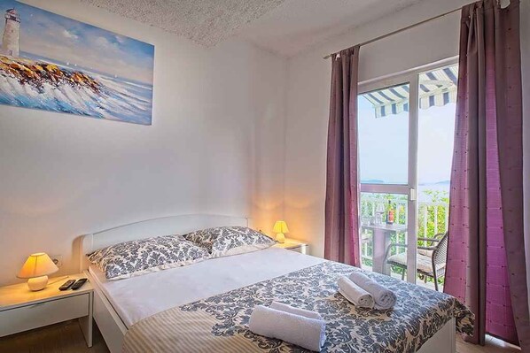 1 dormitorio, tabla de planchar con plancha, wifi