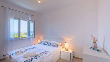 1 habitación, tabla de planchar con plancha y internet