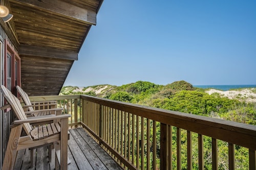 Dunesbury:Oceanfront, dog-friendly, four bedrooms, mini-vacation anytime!