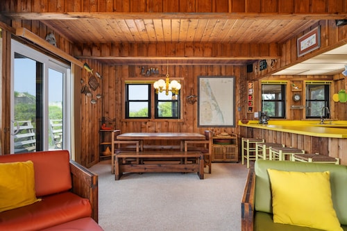 Dunesbury:Oceanfront, dog-friendly, four bedrooms, mini-vacation anytime!
