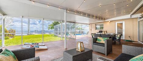 Fernseher, Tischtennisplatte