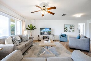 Televisión, mesa de ping pong