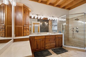 Bathtub, towels