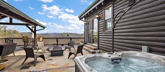 Elegant Mountain Cabin in Valle Crucis