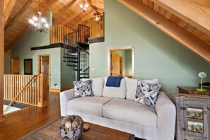 Televisión y chimenea 