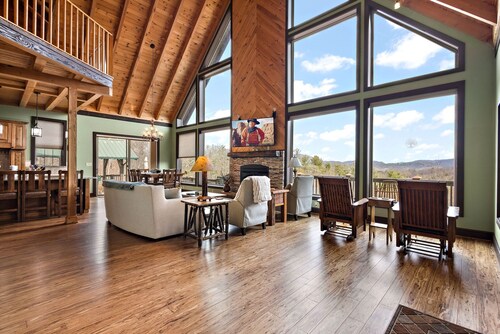 Elegant Mountain Cabin in Valle Crucis