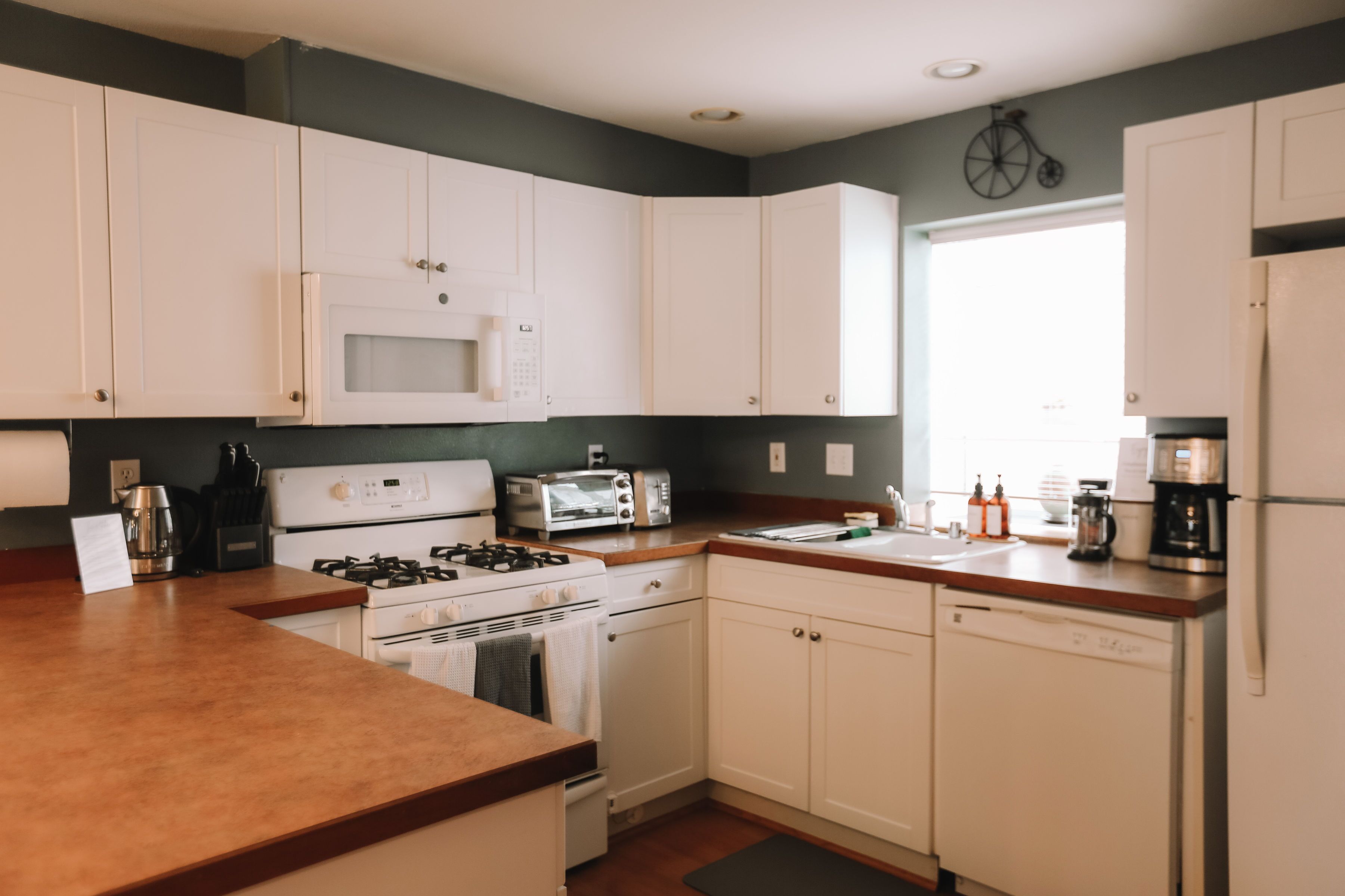 Dog-Friendly Modern Home W/Garage & Highway Access