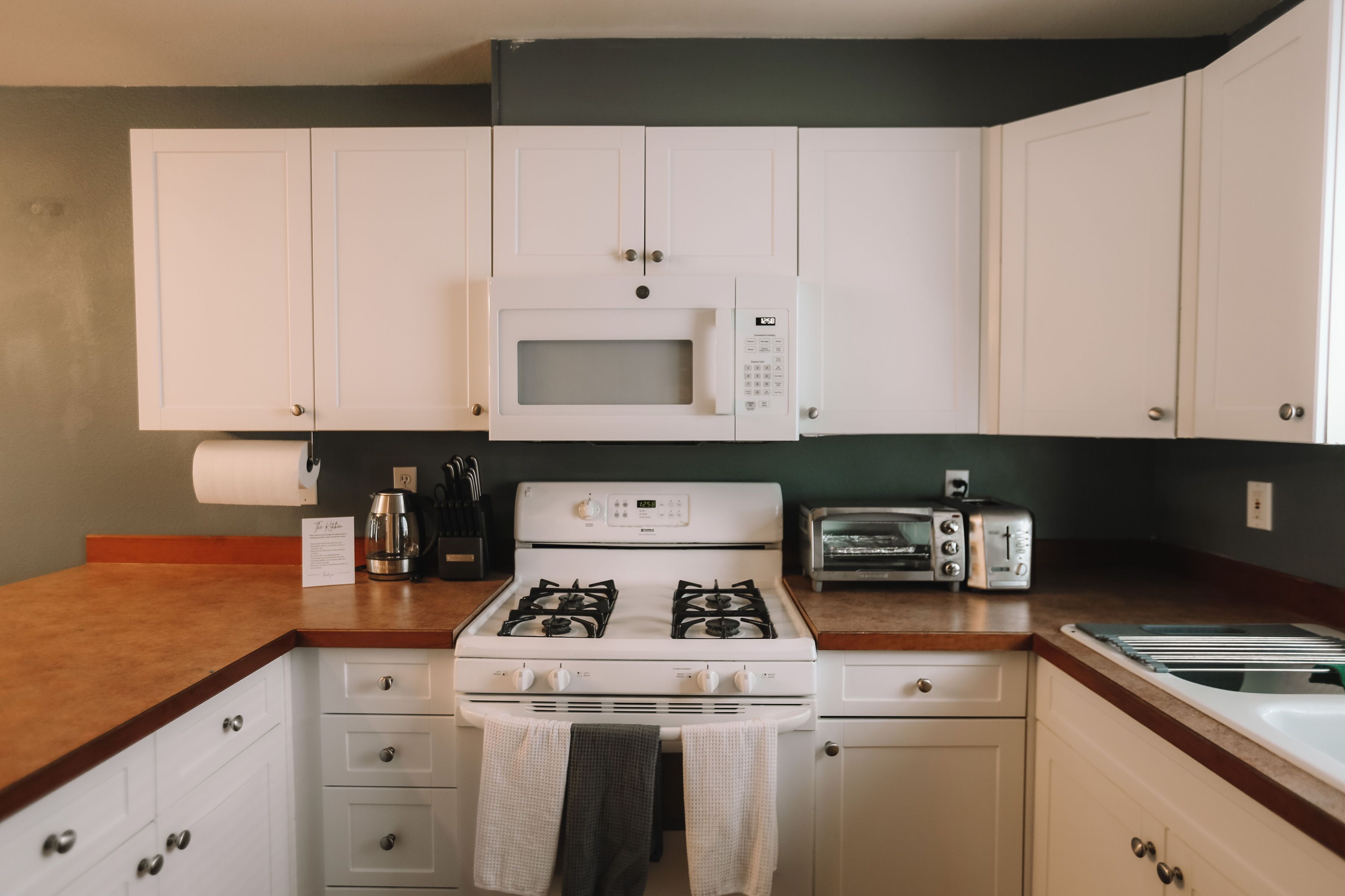 Dog-Friendly Modern Home W/Garage & Highway Access