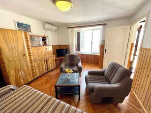 TV - Holiday home two bedroom in a sunny town (Dramalj)