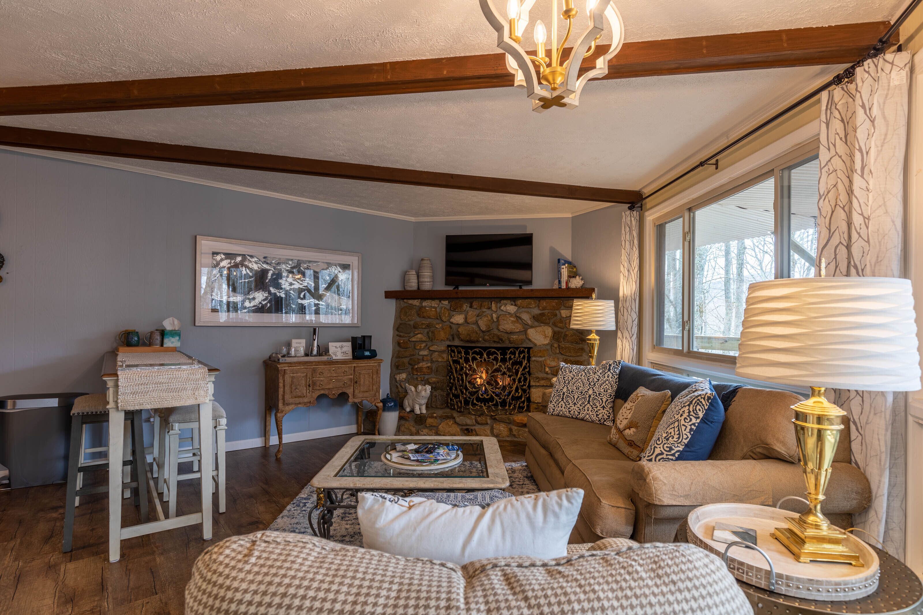 Sugar's Edge Luxury Treehouse - 2-level condo, walk to shuttle for Sugar Mountain